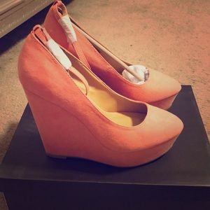 Coral wedges size 7.5